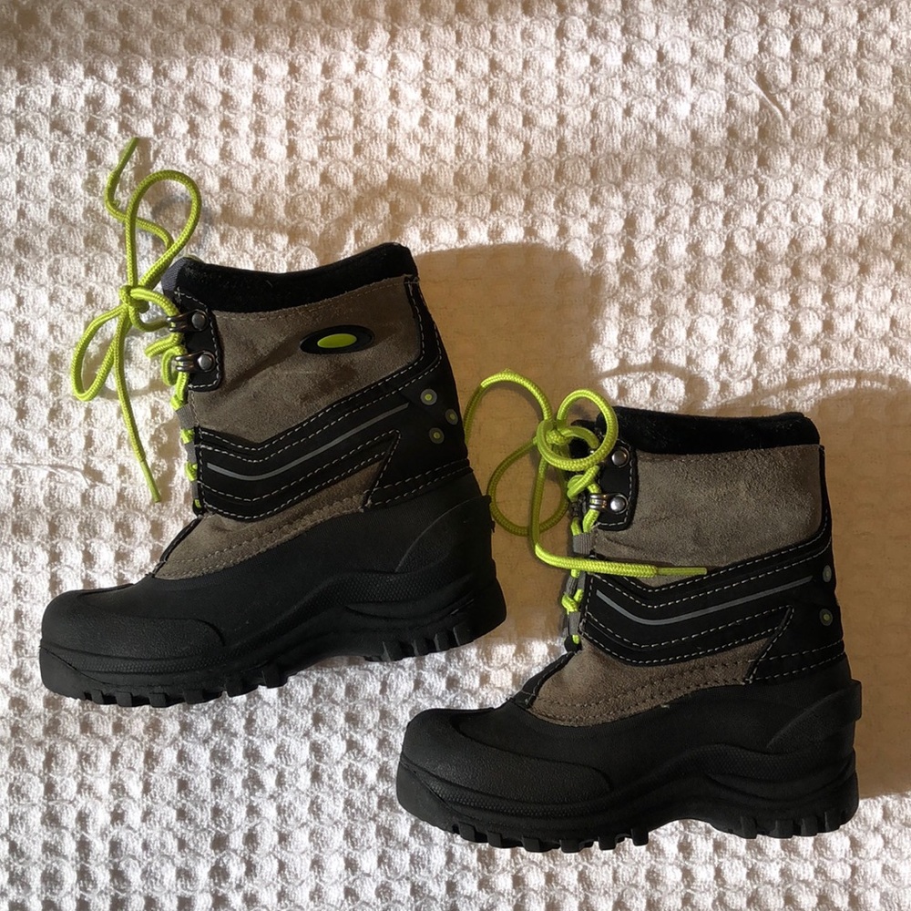 Thermally insulated winter snow boots sz 12